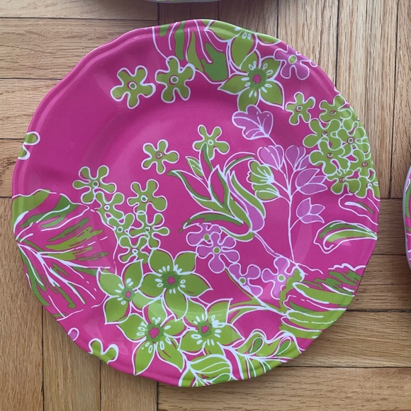 Set of 4 Lilly Pulitzer Plates - Picture 4 of 10